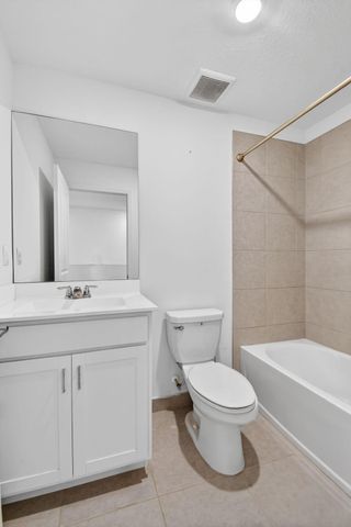 6933 N Harbours Edge Avenue, Lake Worth, FL 33467