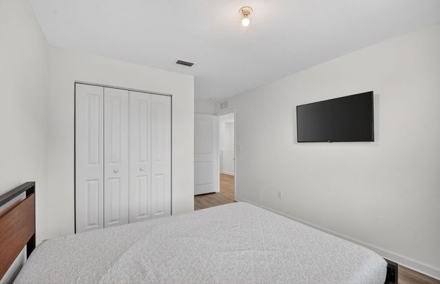 6933 N Harbours Edge Avenue, Lake Worth, FL 33467
