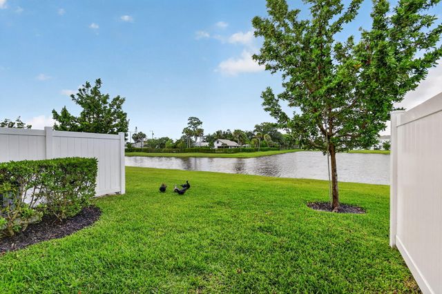 6933 N Harbours Edge Avenue, Lake Worth, FL 33467