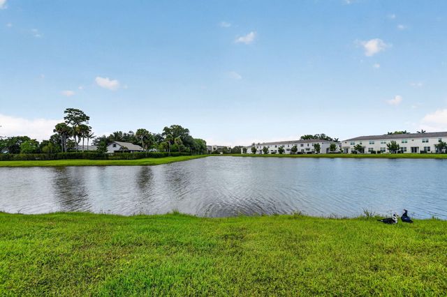 6933 N Harbours Edge Avenue, Lake Worth, FL 33467