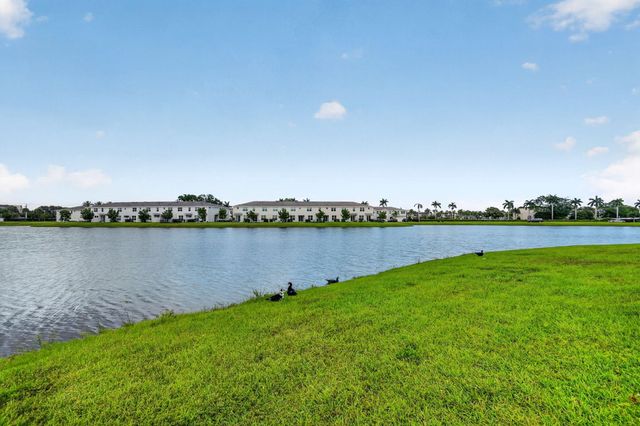 6933 N Harbours Edge Avenue, Lake Worth, FL 33467
