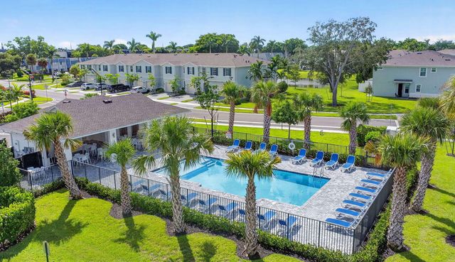 6933 N Harbours Edge Avenue, Lake Worth, FL 33467