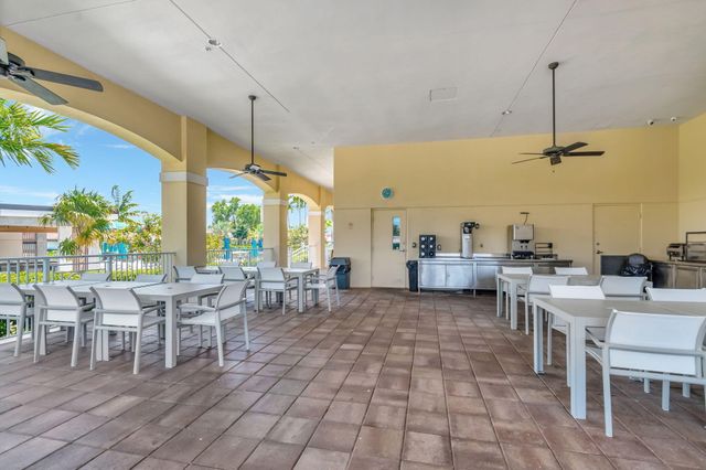 6933 N Harbours Edge Avenue, Lake Worth, FL 33467