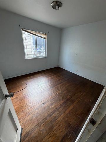 9623 Empire Rd., Oakland, CA 49603