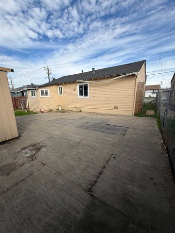 9623 Empire Rd., Oakland, CA 49603