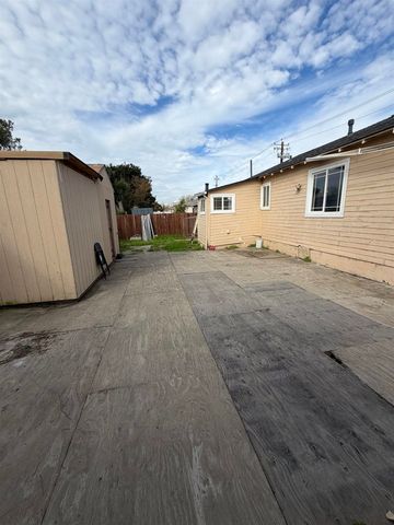 9623 Empire Rd., Oakland, CA 49603