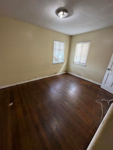 9623 Empire Rd., Oakland, CA 49603