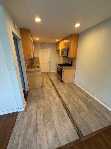 9623 Empire Rd., Oakland, CA 49603