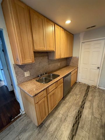 9623 Empire Rd., Oakland, CA 49603