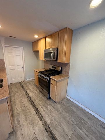 9623 Empire Rd., Oakland, CA 49603