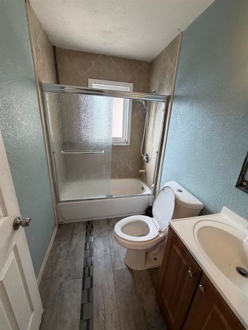 9623 Empire Rd., Oakland, CA 49603