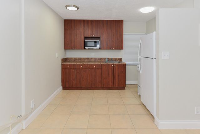 605 N Federal Highway 8, Lake Worth Beach, FL 33460
