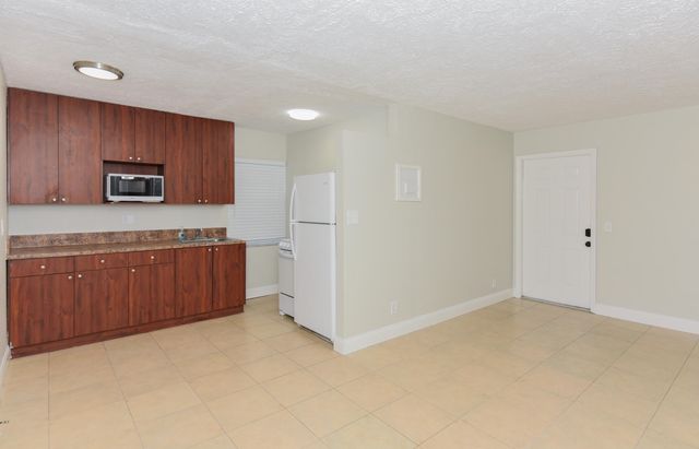 605 N Federal Highway 8, Lake Worth Beach, FL 33460