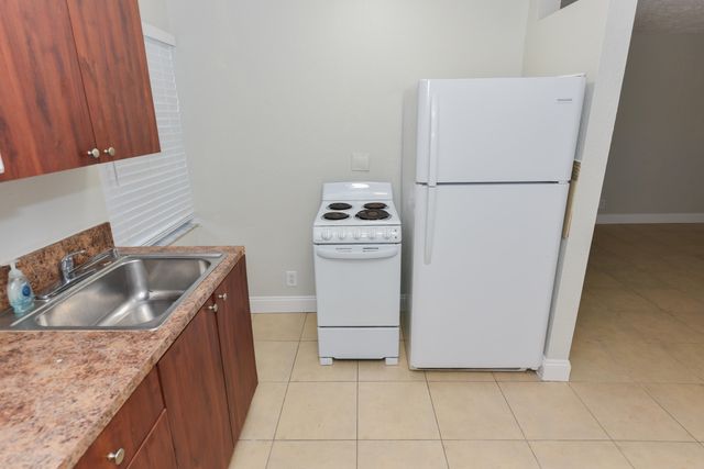 605 N Federal Highway 8, Lake Worth Beach, FL 33460