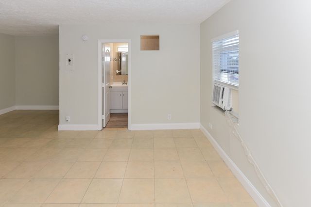 605 N Federal Highway 8, Lake Worth Beach, FL 33460