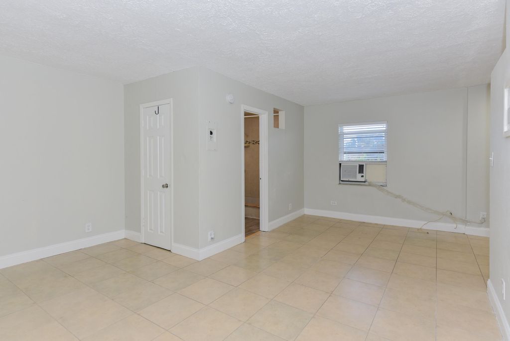 605 N Federal Highway 8, Lake Worth Beach, FL 33460