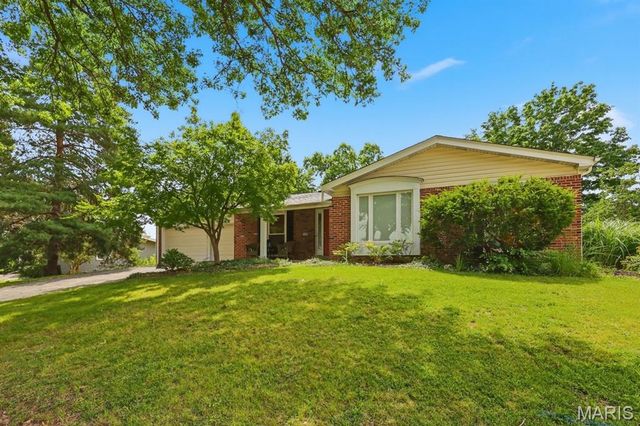 12080 Spruce Haven Drive, Creve Coeur, MO 63146