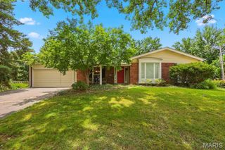 12080 Spruce Haven Drive, Creve Coeur, MO 63146
