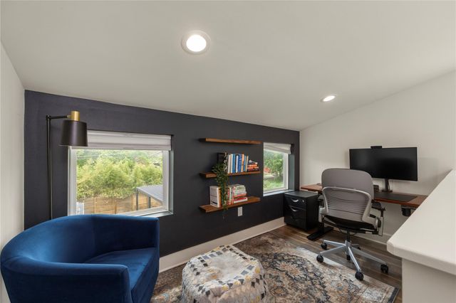 1129 Henninger ST B, Austin, TX 78702