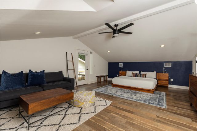 1129 Henninger ST B, Austin, TX 78702