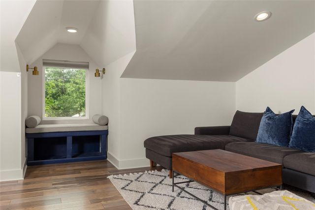 1129 Henninger ST B, Austin, TX 78702