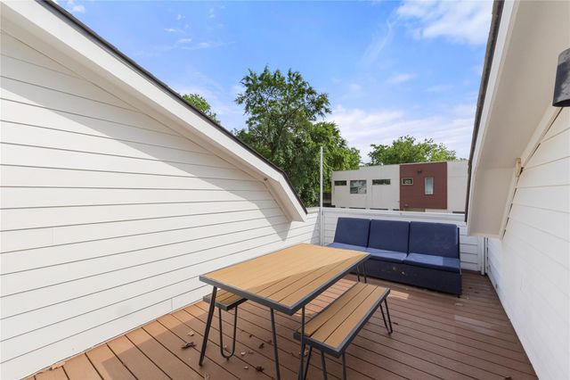 1129 Henninger ST B, Austin, TX 78702