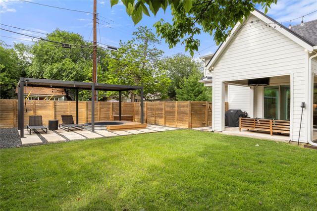 1129 Henninger ST B, Austin, TX 78702