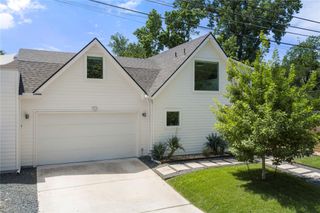 1129 Henninger ST B, Austin, TX 78702