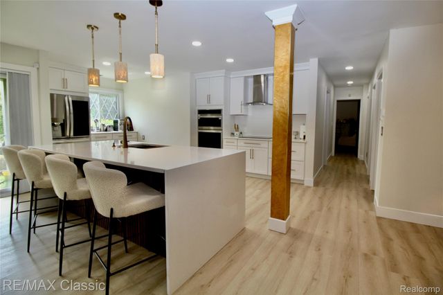 42160 Woodward Avenue, Bloomfield Hills, MI 48304