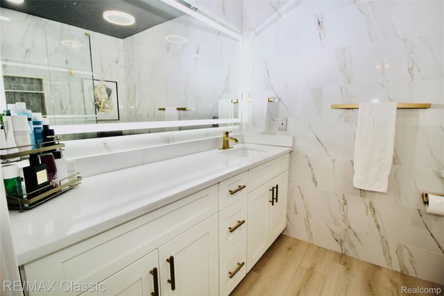 42160 Woodward Avenue, Bloomfield Hills, MI 48304