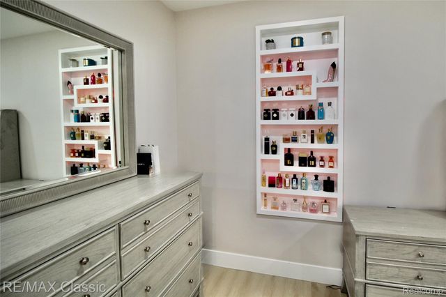 42160 Woodward Avenue, Bloomfield Hills, MI 48304