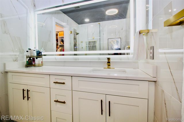 42160 Woodward Avenue, Bloomfield Hills, MI 48304