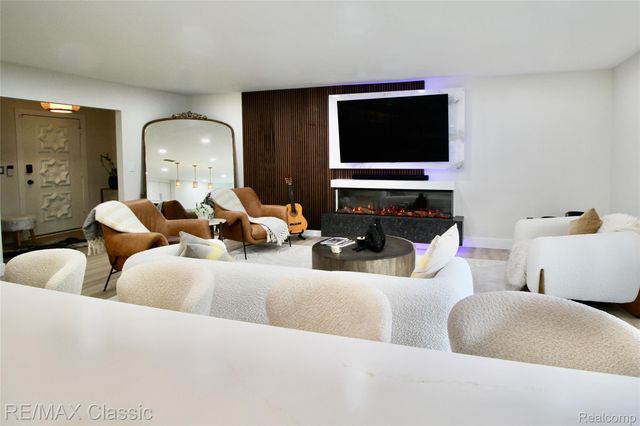 42160 Woodward Avenue, Bloomfield Hills, MI 48304