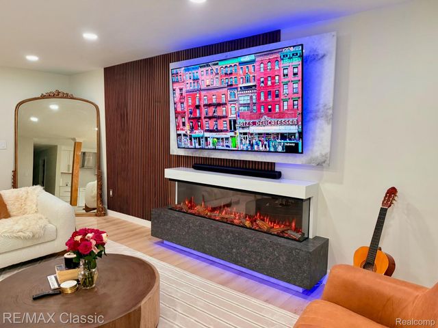 42160 Woodward Avenue, Bloomfield Hills, MI 48304