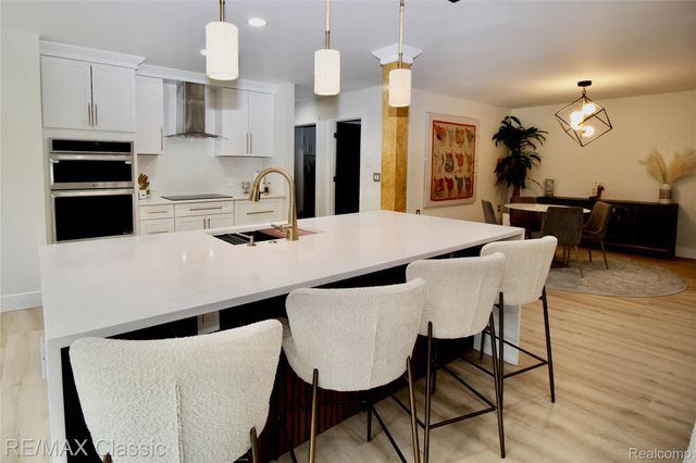 42160 Woodward Avenue, Bloomfield Hills, MI 48304