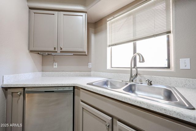 9151 W GREENWAY Road 162, Peoria, AZ 85381