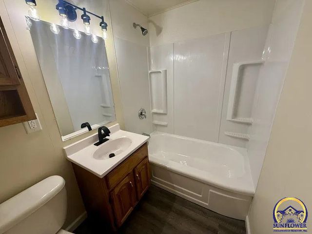 1630 2nd Ave W, Horton, KS 66439