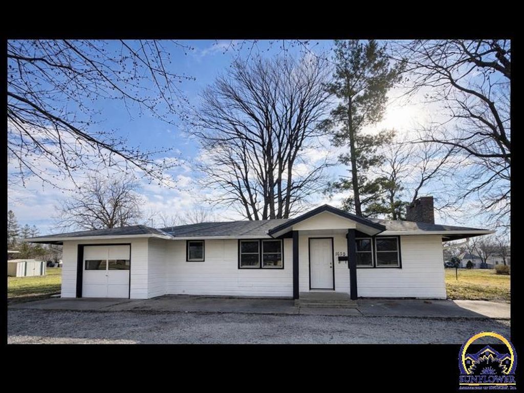 1630 2nd Ave W, Horton, KS 66439