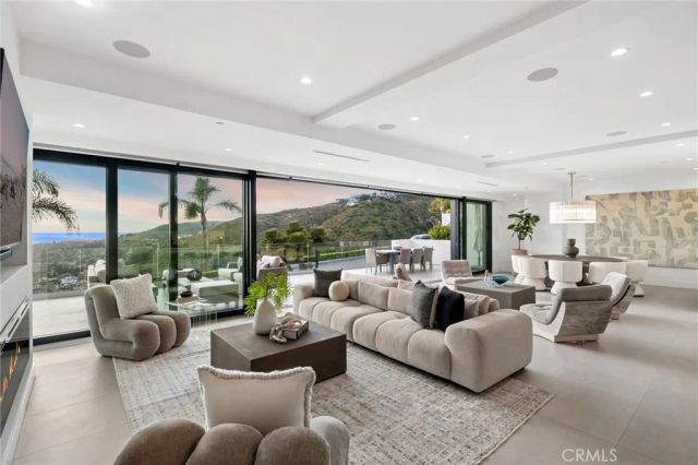 654 Canyon View Drive, Laguna Beach, CA 92651