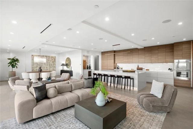 654 Canyon View Drive, Laguna Beach, CA 92651