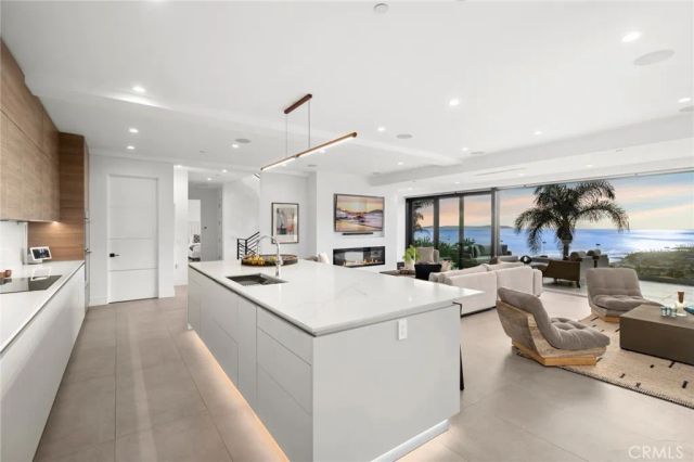 654 Canyon View Drive, Laguna Beach, CA 92651