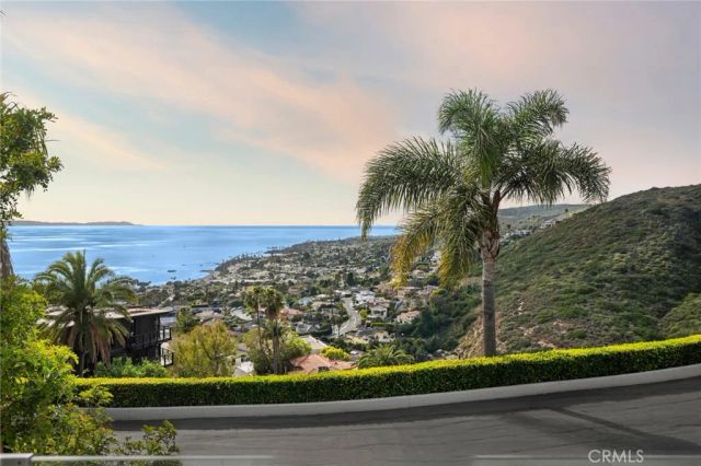 654 Canyon View Drive, Laguna Beach, CA 92651