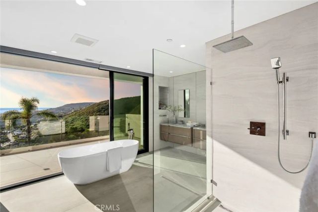 654 Canyon View Drive, Laguna Beach, CA 92651