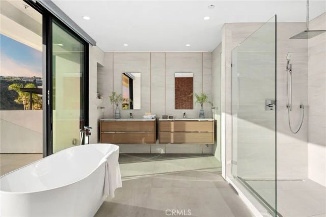 654 Canyon View Drive, Laguna Beach, CA 92651