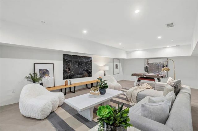 654 Canyon View Drive, Laguna Beach, CA 92651