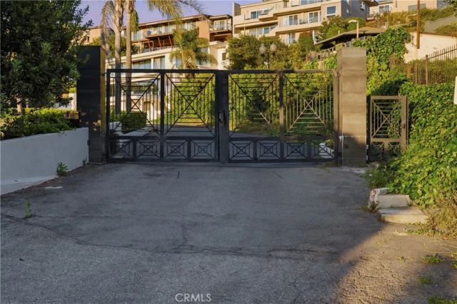 654 Canyon View Drive, Laguna Beach, CA 92651