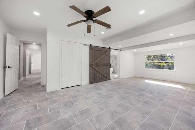 811 W Calhoun Street, Livingston, TX 77351