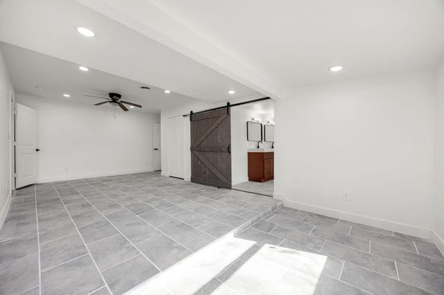 811 W Calhoun Street, Livingston, TX 77351