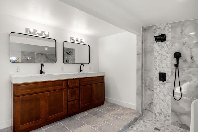 811 W Calhoun Street, Livingston, TX 77351