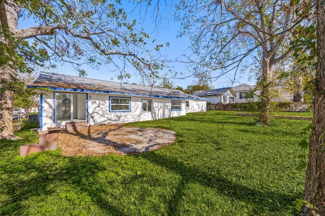 811 W Calhoun Street, Livingston, TX 77351